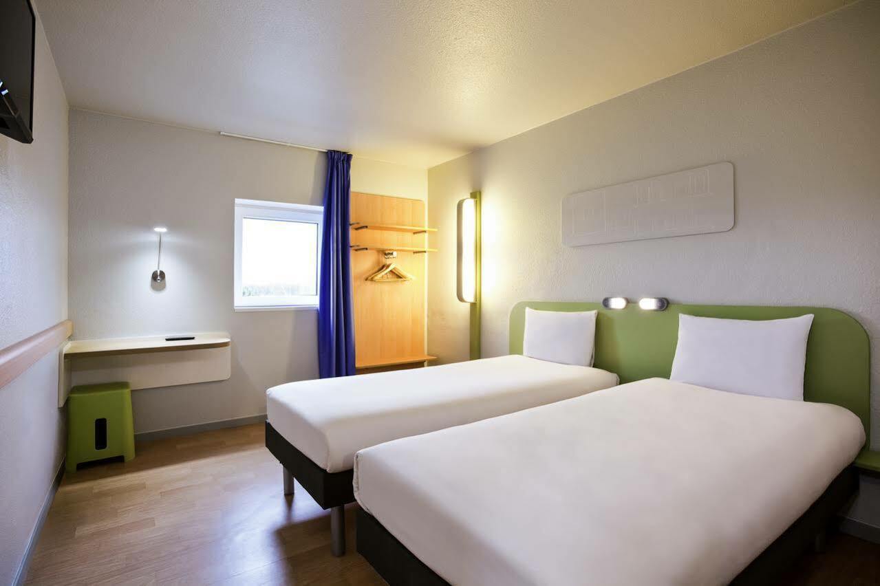 ibis budget Grigny Centre Buitenkant foto